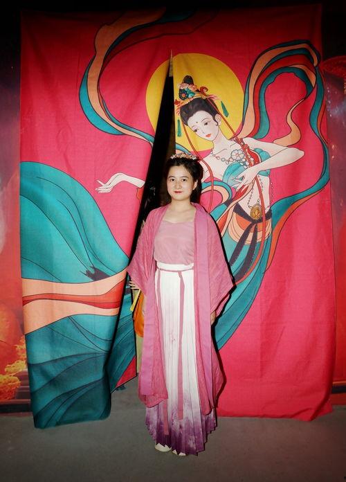 爆料敦煌美女视频下载,揭秘千年古韵的绝世容颜  第3张